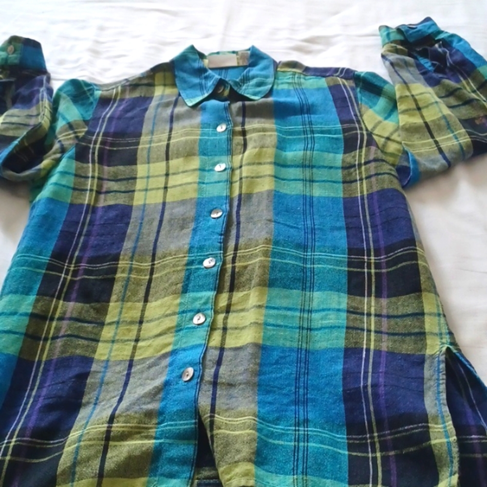 Woman's plaid button down blouse. EUC